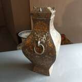 Fanghu aus Bronze mit Einlagen und zweiseitigen 'taotie'-Masken mit Ringhenkeln - Foto 3