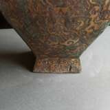 Fanghu aus Bronze mit Einlagen und zweiseitigen 'taotie'-Masken mit Ringhenkeln - Foto 4