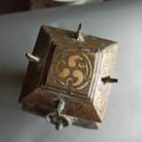 Fanghu aus Bronze mit Einlagen und zweiseitigen 'taotie'-Masken mit Ringhenkeln - Foto 8