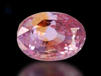 Steine: natürlicher, äußerst seltener pink-oranger Saphir "Padparadscha", 4,80ct, sehr schöne Qualität, mit Zertifikat