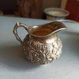 Teekanne, Milchgießer und Schale aus Silber mit Drachenrelief - фото 6