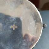 Teekanne, Milchgießer und Schale aus Silber mit Drachenrelief - photo 12