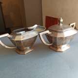 Kaffee- und Teeservice aus Silber mit Deckeldose und Milchgießer auf Holztablett mit Monogramm - фото 11
