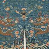 Blaugrundige Drachenrobe (jifu) in kesi für einen Herrn - фото 15