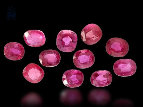 Steine: Konvolut von 11 natürlichen Rubinen, zusammen 5,6ct, mit Wertgutachten Idar-Oberstein 1985 - Foto 1