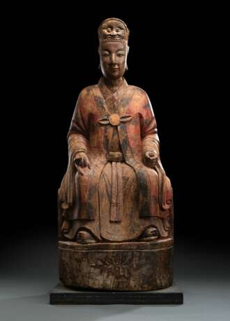 Große polychrom gefasste Holzfigur einer sitzenden Dame auf einem Podest - фото 1