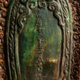 Sancai-farben glasierte Tonfigur des Buddha Shakyamuni auf einem Thron mit Mandorla - photo 2