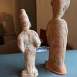 Zwei kalt bemalte Irdenware-Figuren einer 'Fat Lady' und eines Ausländers - Foto 3