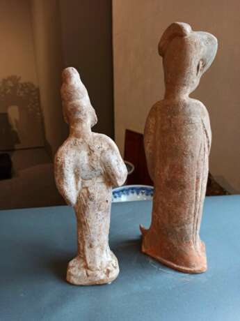 Zwei kalt bemalte Irdenware-Figuren einer 'Fat Lady' und eines Ausländers - Foto 3