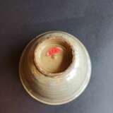 Blütenförmige Yueyao-Schale mit seladonfarbener Glasur - photo 4