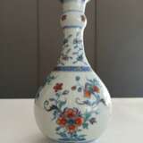 'Doucai'-Flaschenvase aus Porzellan mit Blütendekor - photo 3