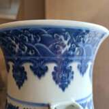 Große unterglasurblau dekorierte Vase aus Porzellan mit Lotosdekor - Foto 5
