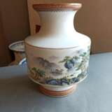 Vase mit Landschaftsdarstellung aus Porzellan - Foto 5