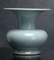 Clair-de-Lune-Vase in Form eines Spucknapf 'zhadou'