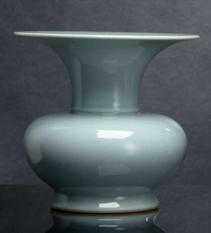 Clair-de-Lune-Vase in Form eines Spucknapf 'zhadou' - photo 1