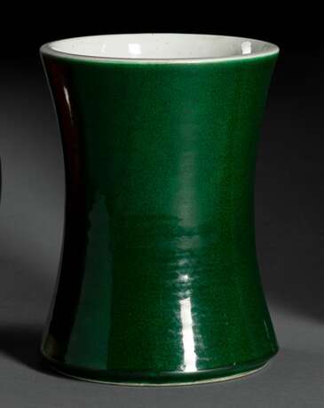 Smaragdgrün glasierte Vase mit konkav eingezogener Wandung - Foto 1