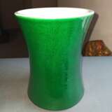 Smaragdgrün glasierte Vase mit konkav eingezogener Wandung - Foto 3