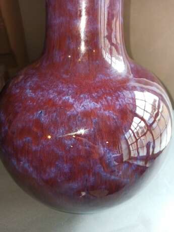 Gebauchte Vase mit Flambé-Glasur und hohem Hals - Foto 3