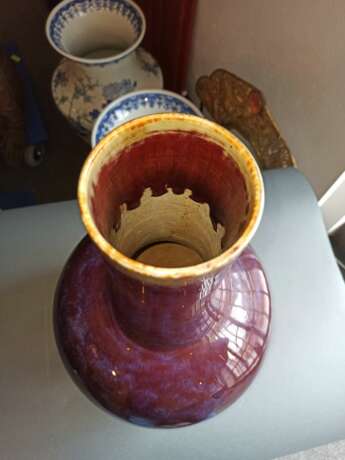 Gebauchte Vase mit Flambé-Glasur und hohem Hals - Foto 5
