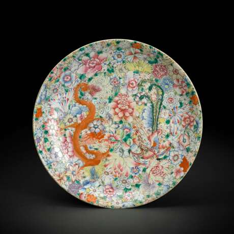 Große 'Drachen-Phönix'-Platte aus Porzellan mit 'Mille Fleur'-Dekor - Foto 1