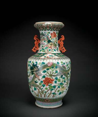 Große Vase aus Porzellan mit Drachen-Phönix-Dekor - фото 1