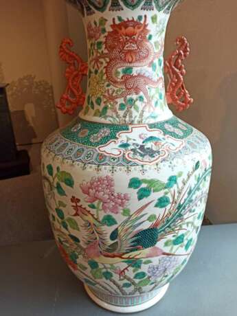 Große Vase aus Porzellan mit Drachen-Phönix-Dekor - photo 3