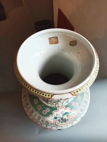 Große Vase aus Porzellan mit Drachen-Phönix-Dekor - photo 4