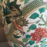 Große Vase aus Porzellan mit Drachen-Phönix-Dekor - photo 7