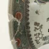 Große Bodenvase aus Porzellan mit 'Famille verte'-Dekor von Damen in einer Gartenszene - фото 6
