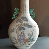 Pilgerflasche aus Porzellan mit Dekor von Li Tieguai und Gedichtaufschrift - фото 2