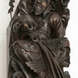 Holz-Torbogen mit in tiefem Relief geschnitzten Drachen und Figuren - Foto 4