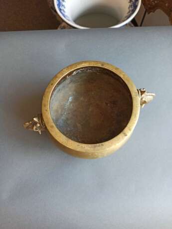 Weihrauchbrenner aus goldfarbener Bronze mit seitlichen Handhaben - фото 7