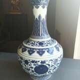 Unterglasurblau dekorierte Vase mit Lotosdekor - Foto 4