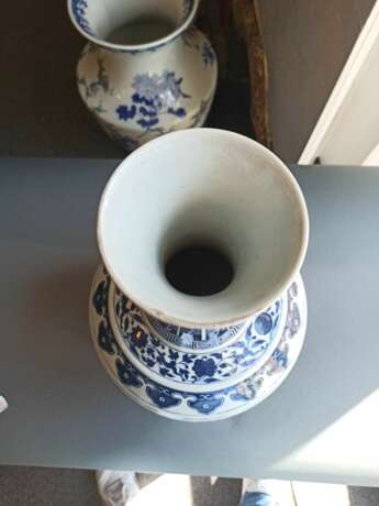 Unterglasurblau dekorierte Vase mit Lotosdekor - Foto 8