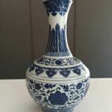 Unterglasurblau dekorierte Vase mit Lotosdekor - Foto 10