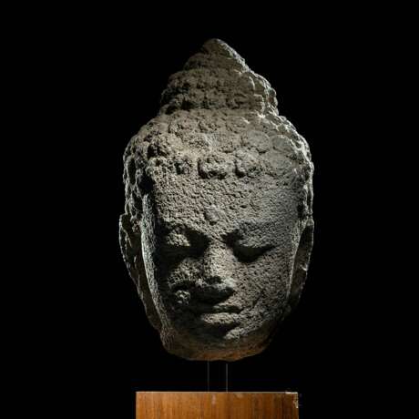 Feiner Kopf de Buddha Shakyamuni aus Lavagestein - photo 1