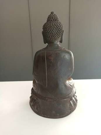 Büste des Buddha Shakyamuni aus Bronze mit eingelegten Augen in Perlmutt - Foto 6