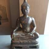 Bronze des Buddha auf einem Lotos - Foto 2