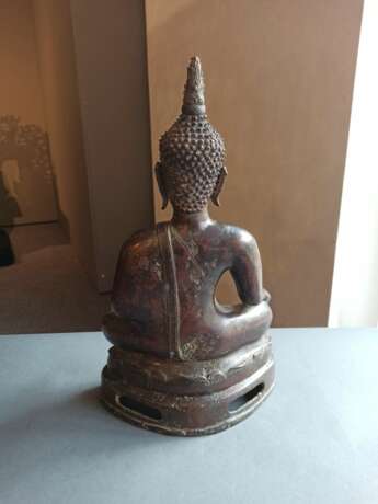 Bronze des Buddha auf einem Lotos - Foto 4
