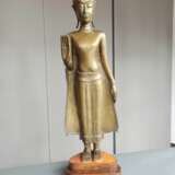 Bronze des Buddha Shakyamuni stehend dargestellt - photo 2