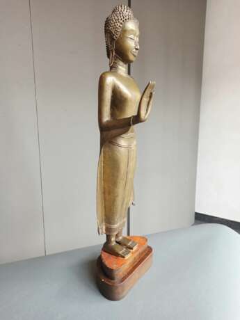 Bronze des Buddha Shakyamuni stehend dargestellt - photo 3