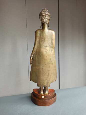 Bronze des Buddha Shakyamuni stehend dargestellt - photo 4