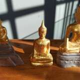 Drei Figuren des Buddha aus Gold- und Silberblech - photo 3