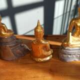 Drei Figuren des Buddha aus Gold- und Silberblech - Foto 6