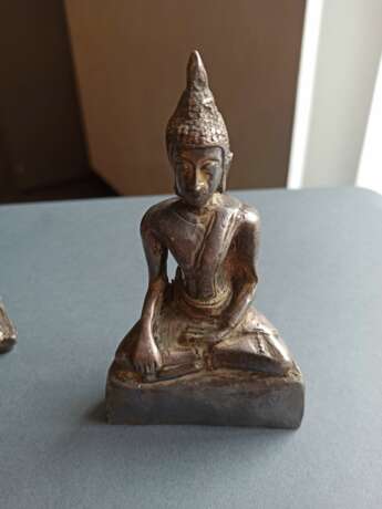 Vier mit Silber beschlagene Figuren des Buddha - фото 5