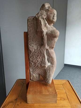 Skulptur einer Nymphe aus Sandstein - photo 4