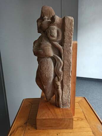 Skulptur einer Nymphe aus Sandstein - photo 6