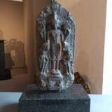 Stele des Vishnu aus schwarzem Phyllit - photo 2