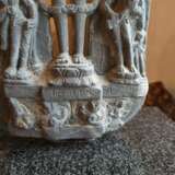Stele des Vishnu aus schwarzem Phyllit - photo 3