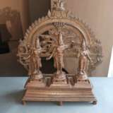Altartriade mit zentraler Darstellung von Rama und einer weiteren Form von Rama und Bhu - Foto 2